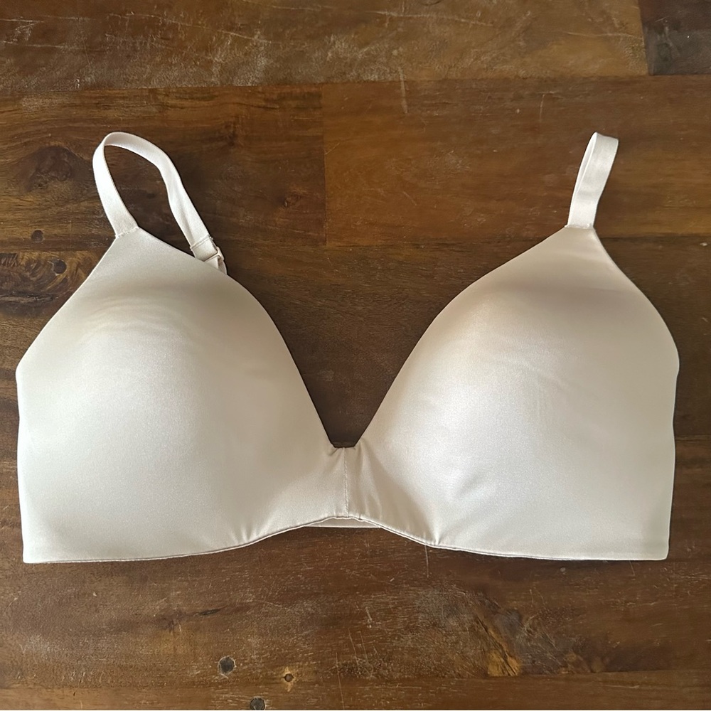 Skims Seamless Nude T-Shirt Bra - Women's size 36D